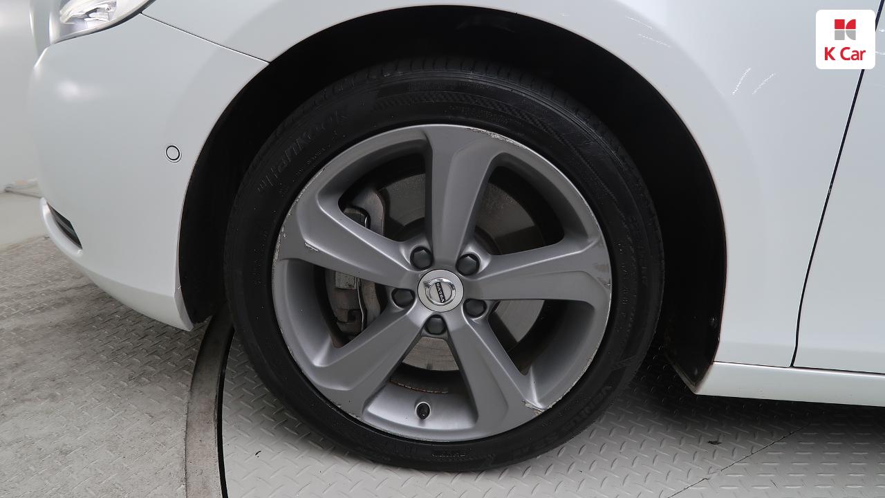 VOLVO V40 (2nd Generation) D3
