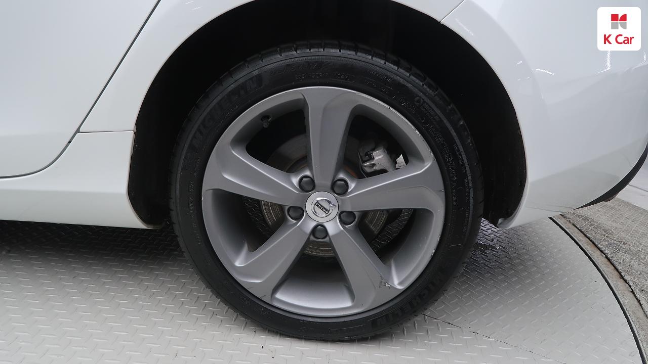 VOLVO V40 (2nd Generation) D3