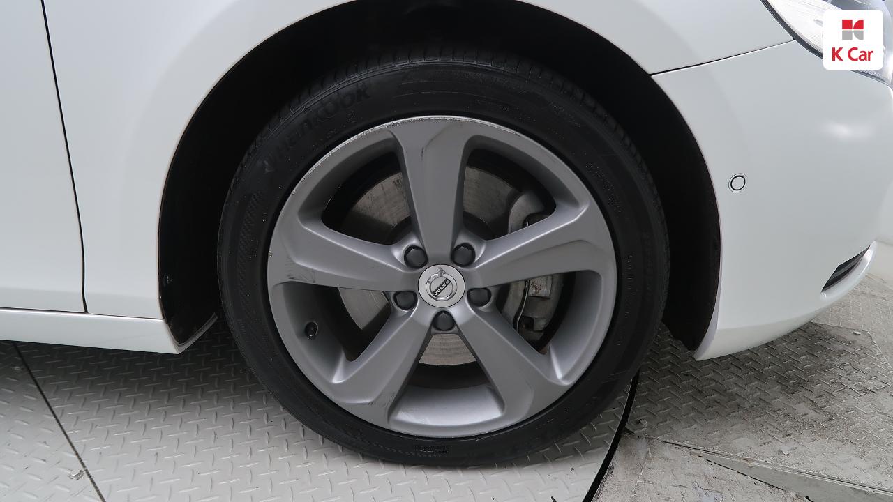 VOLVO V40 (2nd Generation) D3