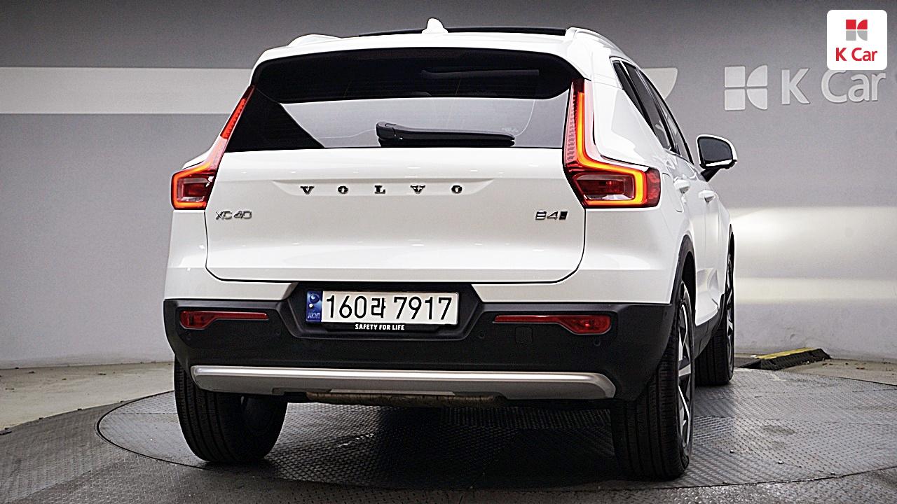 VOLVO XC40 2.0 B4 AWD