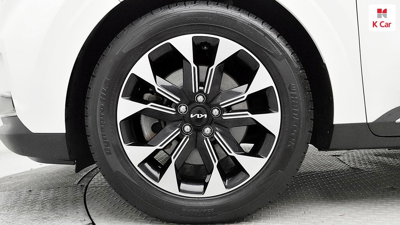 KIA New Carnival 9-Seater Diesel