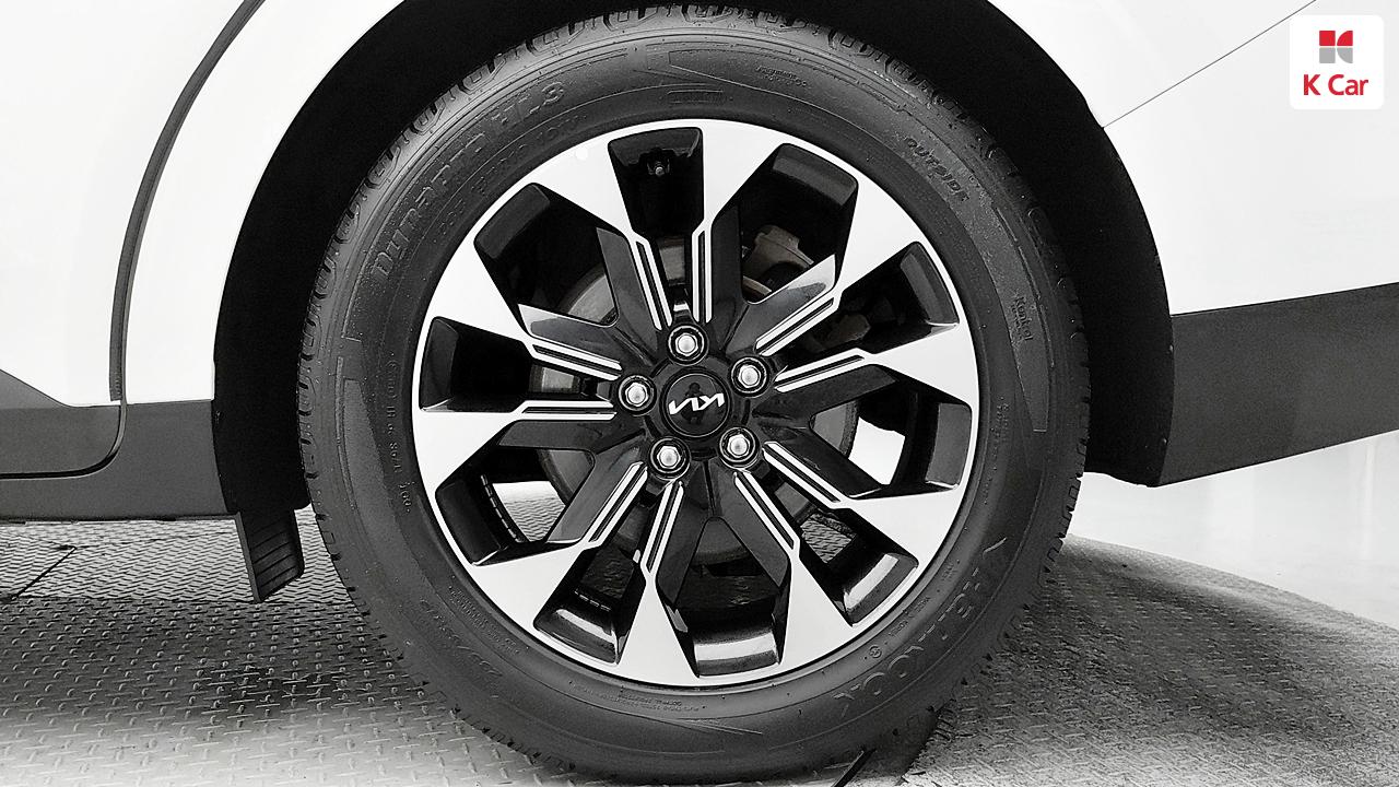 KIA New Carnival 9-Seater Diesel