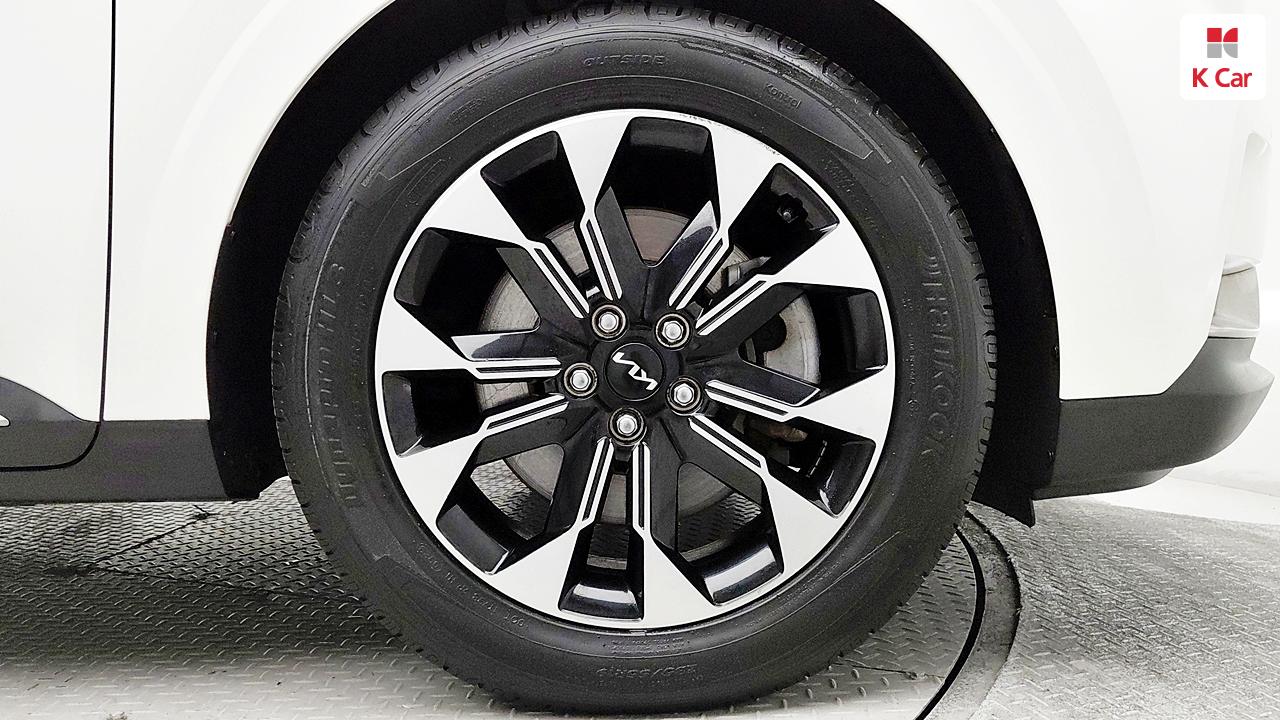 KIA New Carnival 9-Seater Diesel