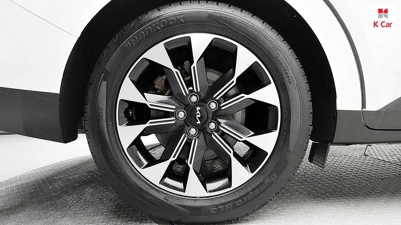 KIA New Carnival 9-Seater Diesel