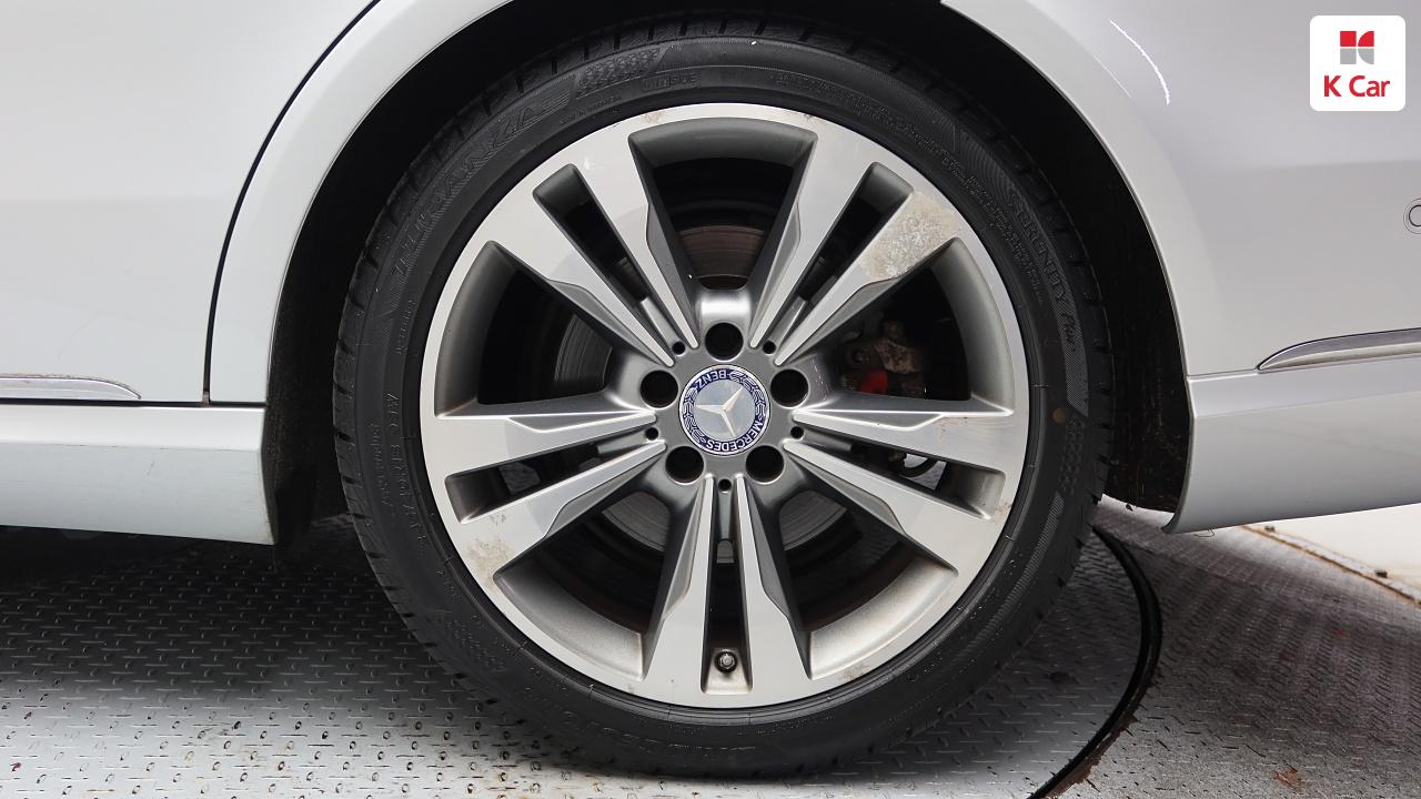 BENZ E-Class (4th Generation) E300 4Matic