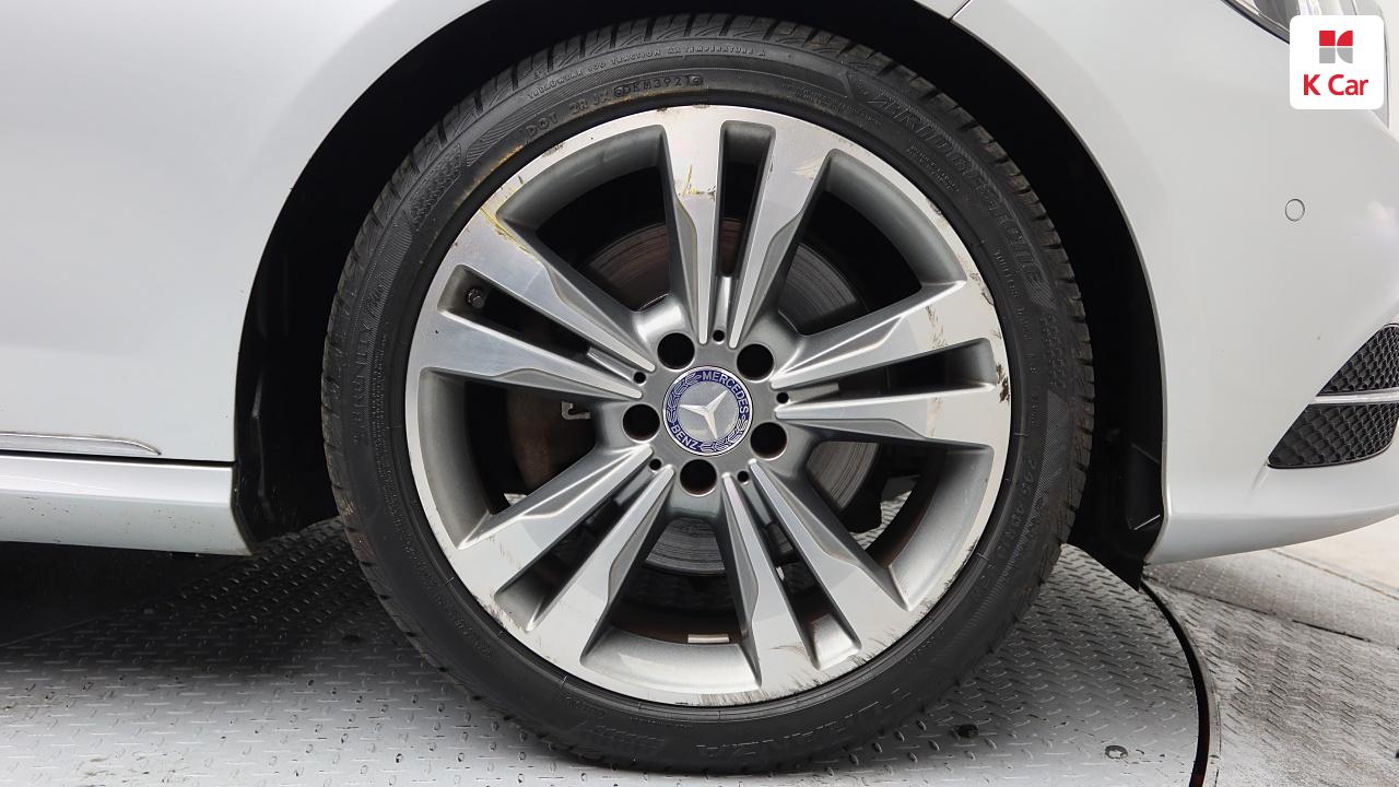 BENZ E-Class (4th Generation) E300 4Matic