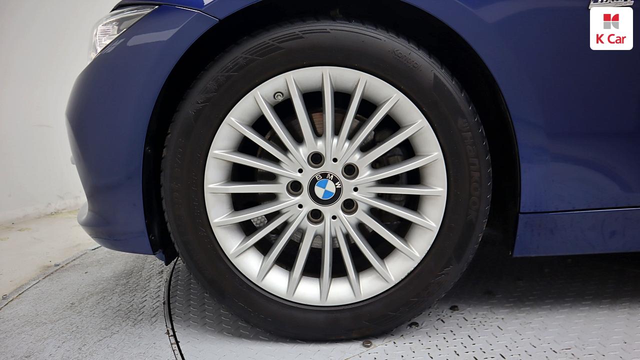 BMW 3 Series (6th Generation) 320i