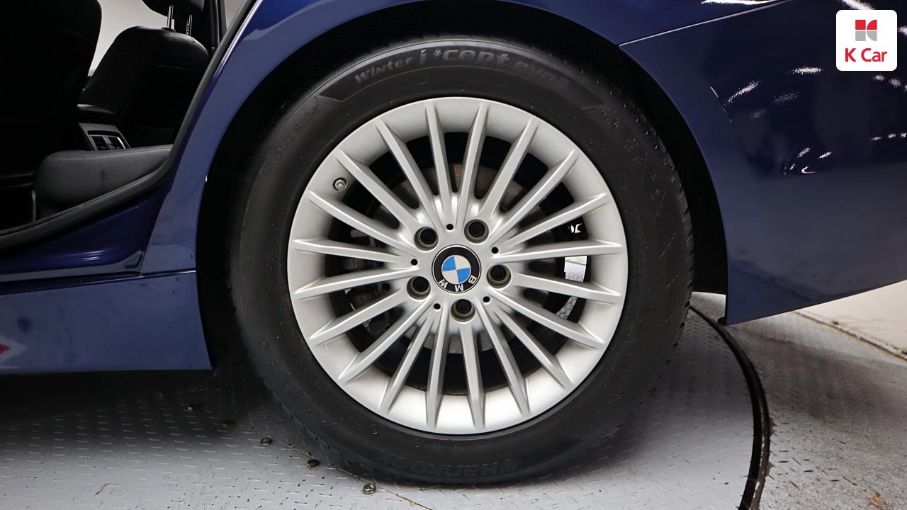 BMW 3 Series (6th Generation) 320i
