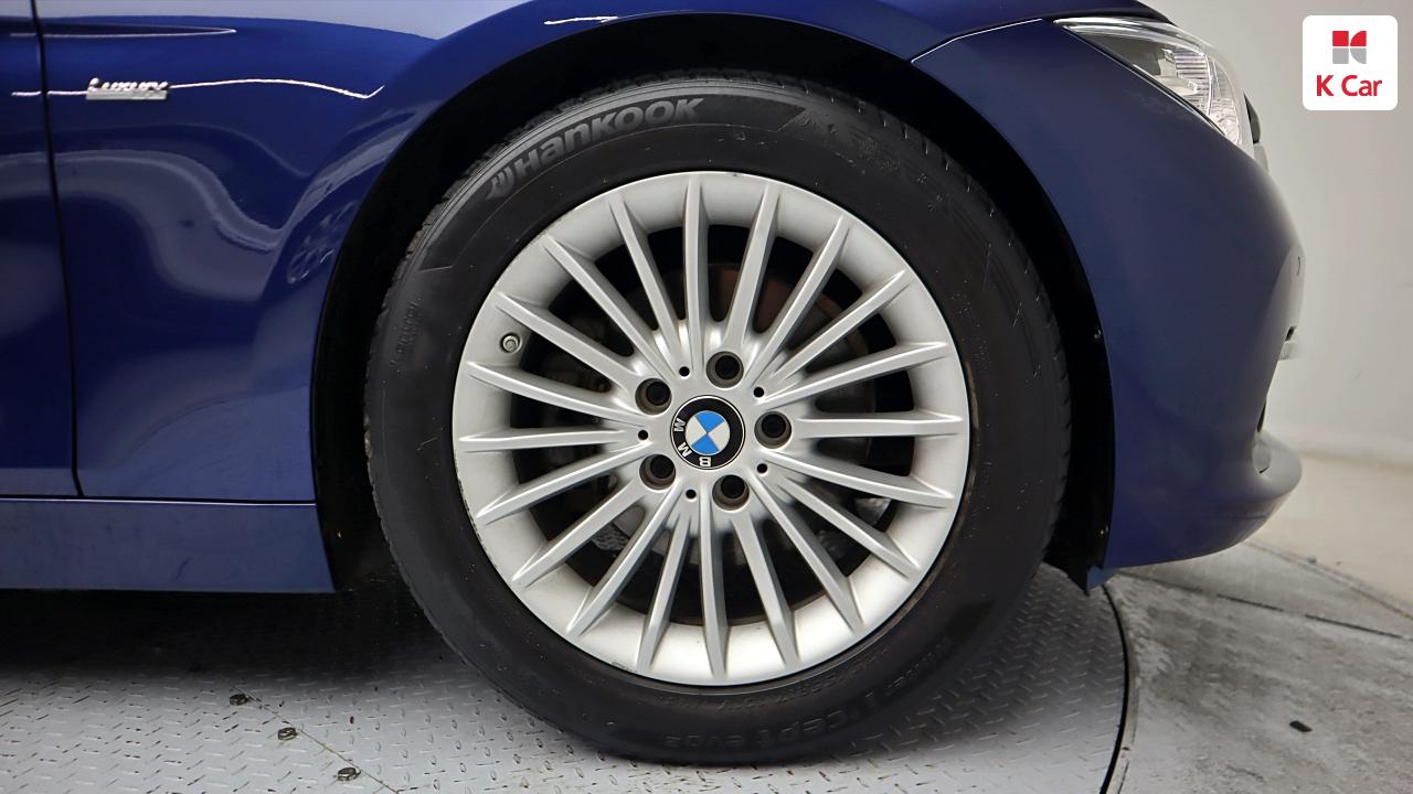 BMW 3 Series (6th Generation) 320i