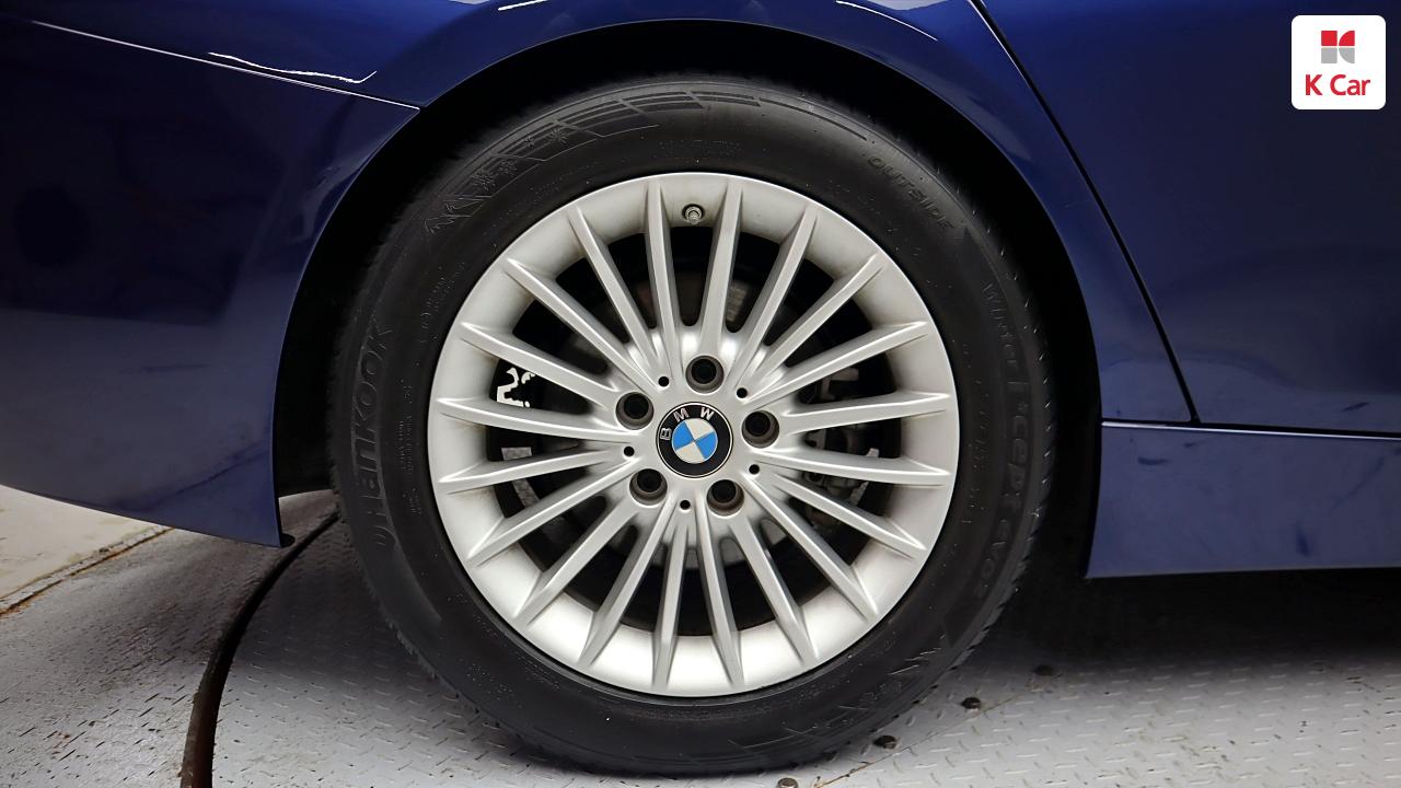 BMW 3 Series (6th Generation) 320i