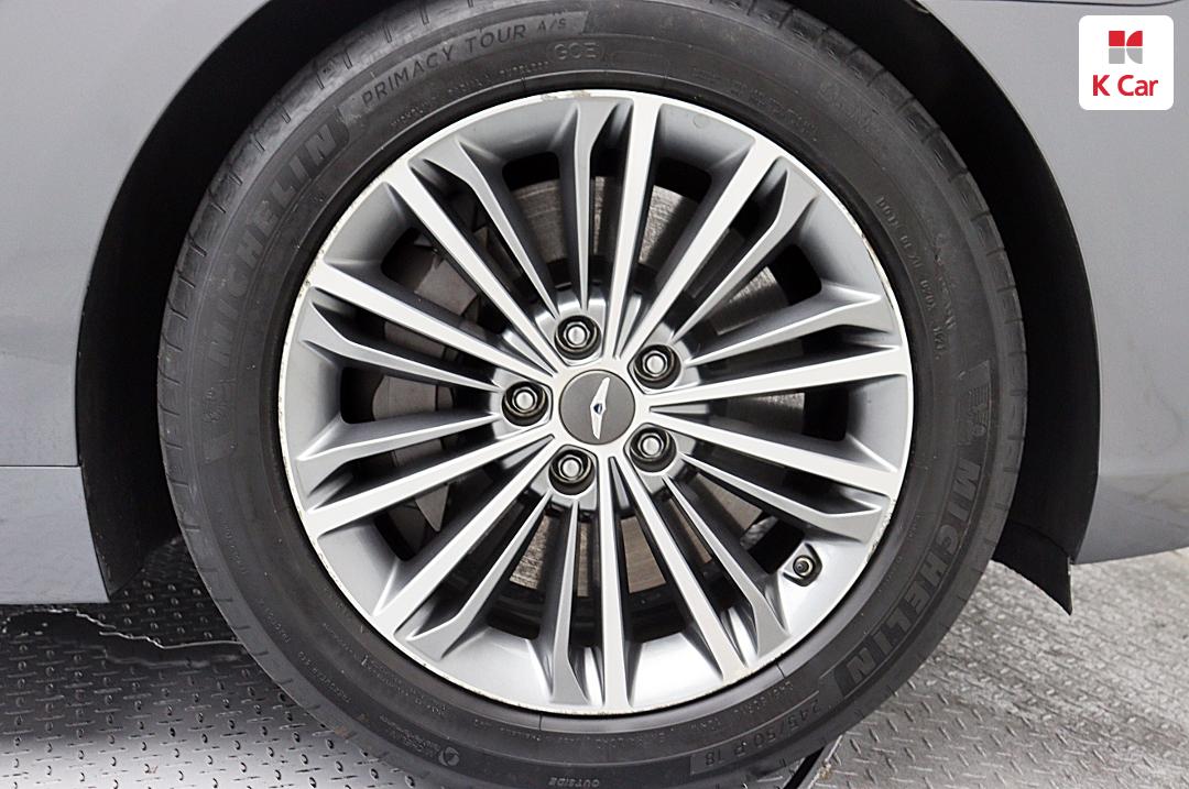 Genesis EQ900 3.8 GDI AWD Premium Luxury 8