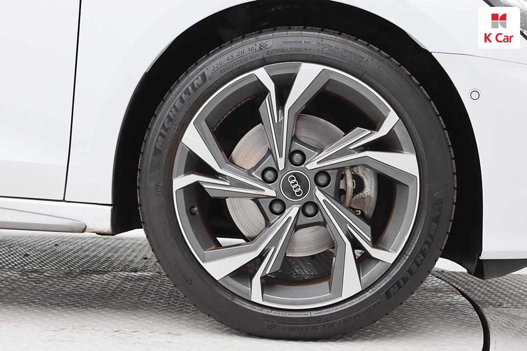 Audi A3 8Y Gasoline 2WD 40 TFSI Premium 8
