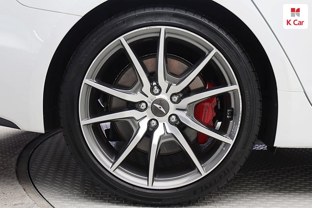 Genesis G70 2.0T AWD Sport Package 9