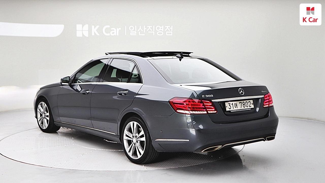 BENZ E-Class (4th Generation) E300 4Matic