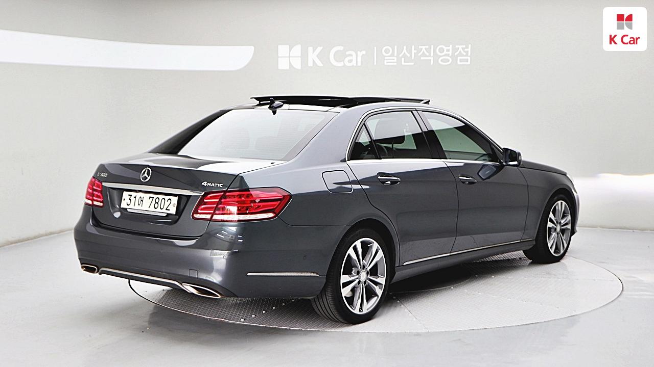 BENZ E-Class (4th Generation) E300 4Matic