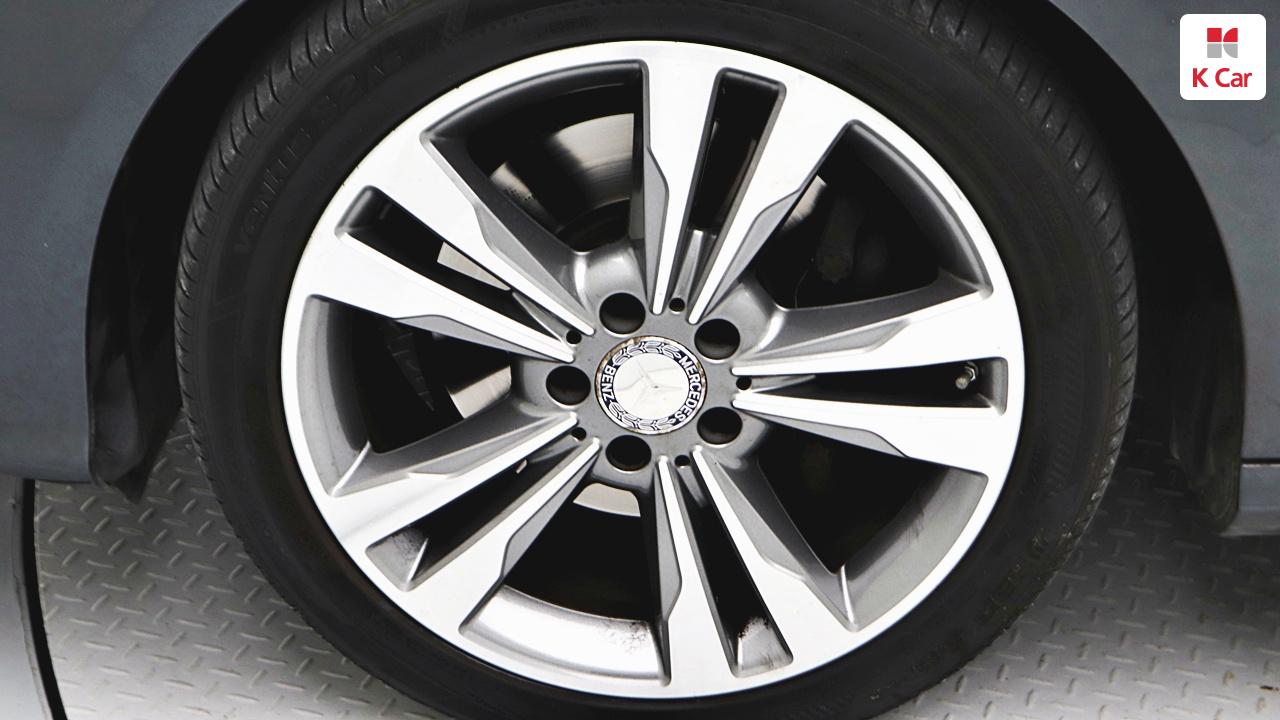 BENZ E-Class (4th Generation) E300 4Matic