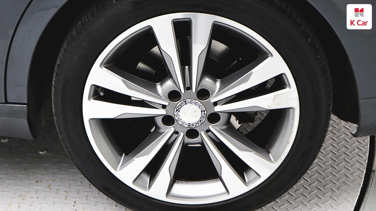 BENZ E-Class (4th Generation) E300 4Matic