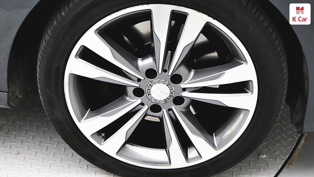 BENZ E-Class (4th Generation) E300 4Matic