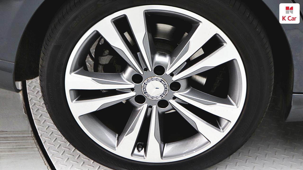 BENZ E-Class (4th Generation) E300 4Matic