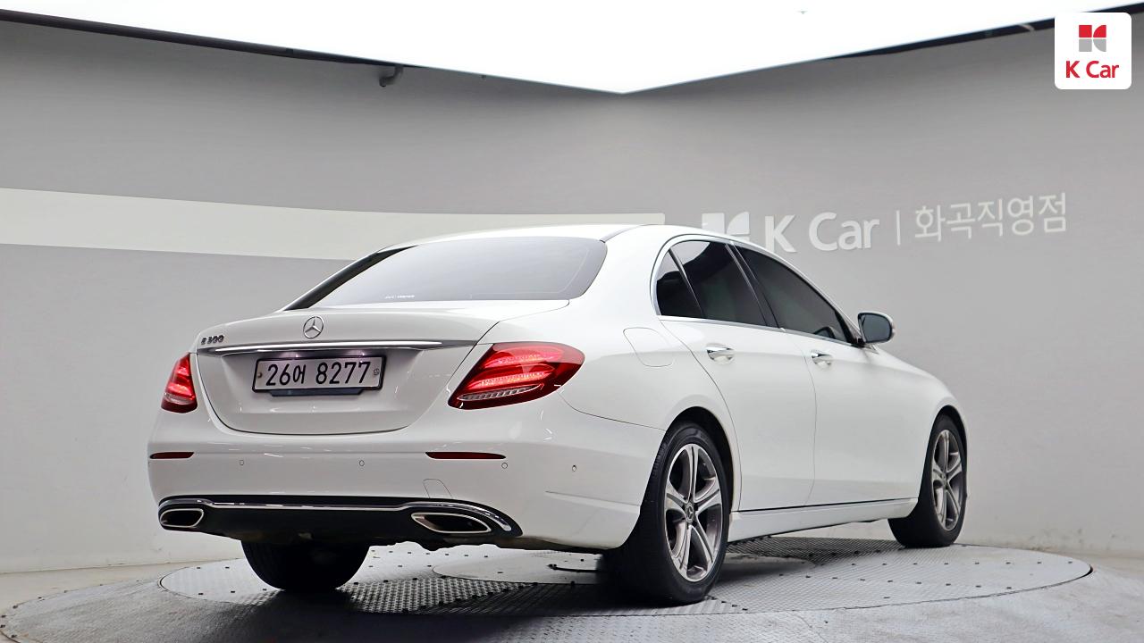 BENZ E-Class (5th Generation) E300
