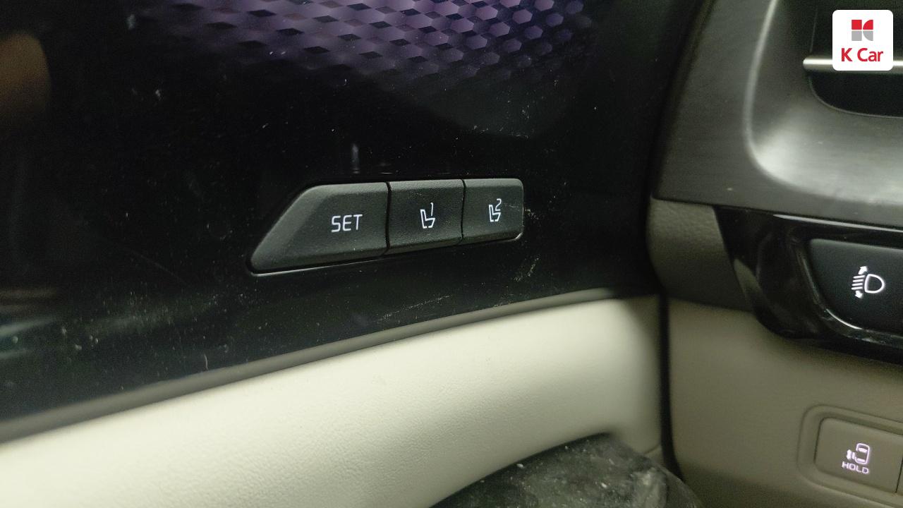 KIA New Carnival 9-Seater Diesel
