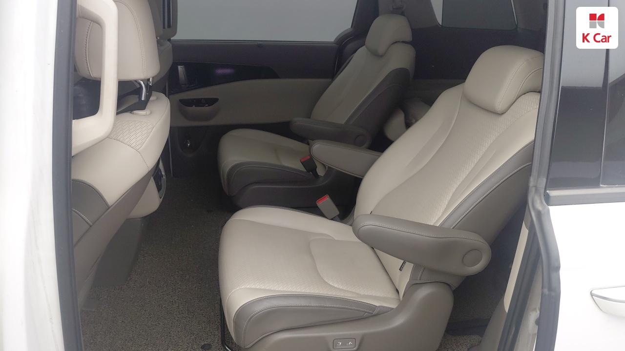 KIA New Carnival 9-Seater Diesel