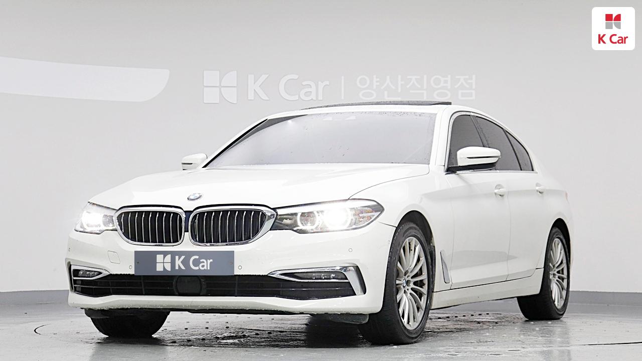 BMW 5 Series (7th Generation) 520i