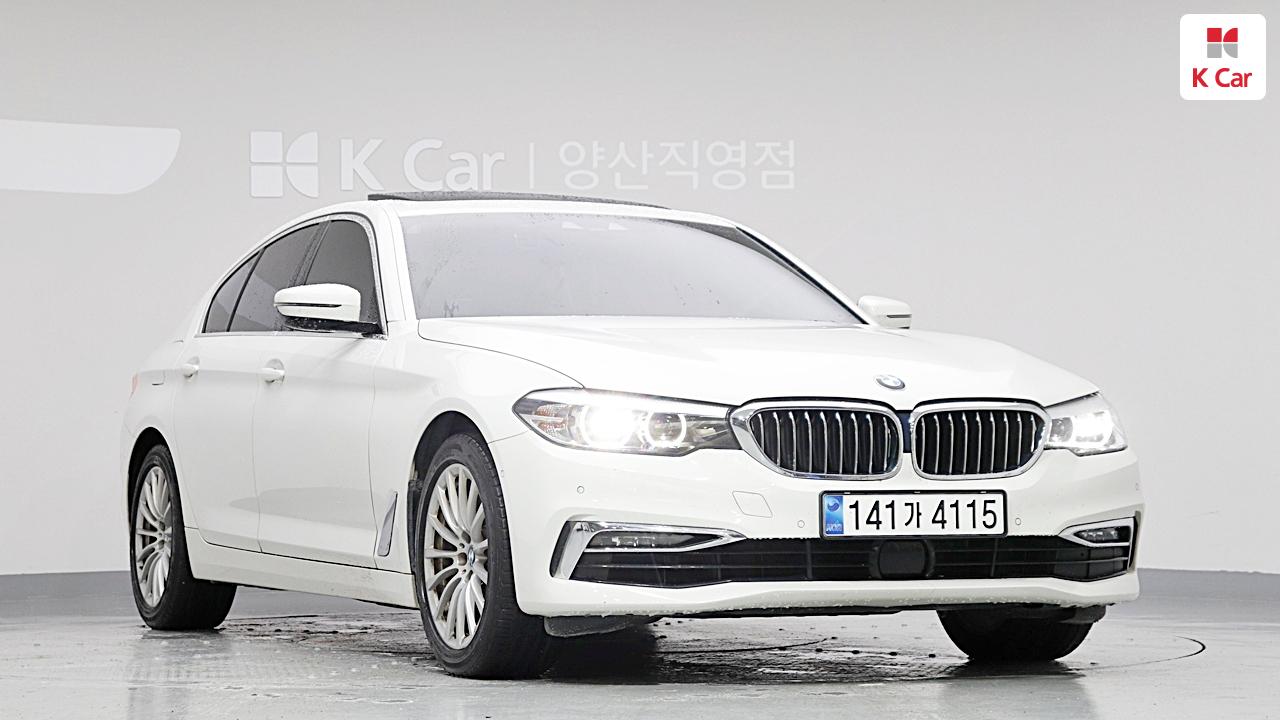 BMW 5 Series (7th Generation) 520i