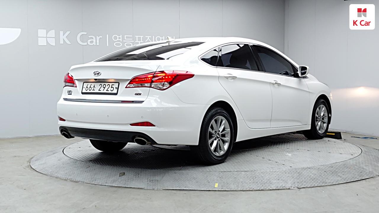 HYUNDAI The New I40 Saloon 2.0 GDI