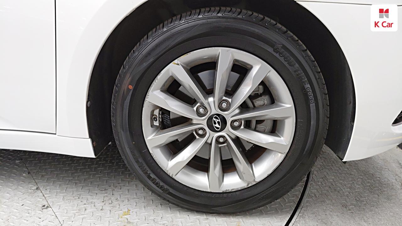 HYUNDAI The New I40 Saloon 2.0 GDI