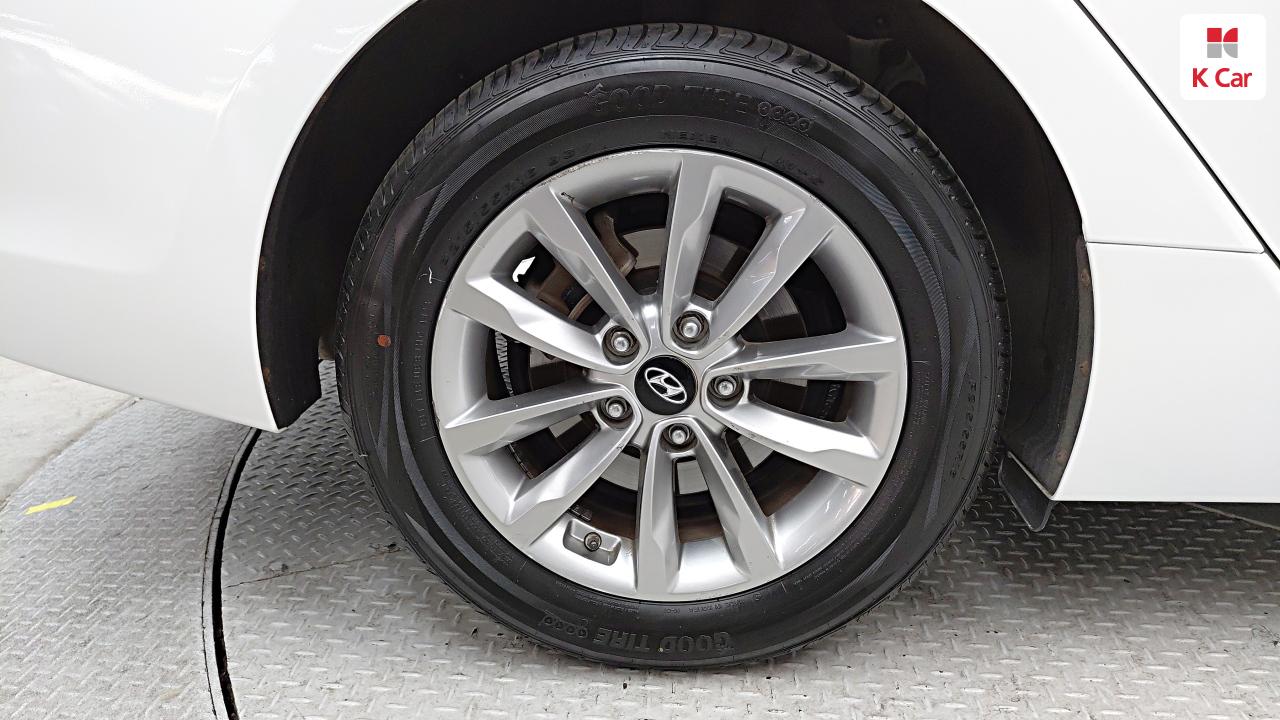 HYUNDAI The New I40 Saloon 2.0 GDI
