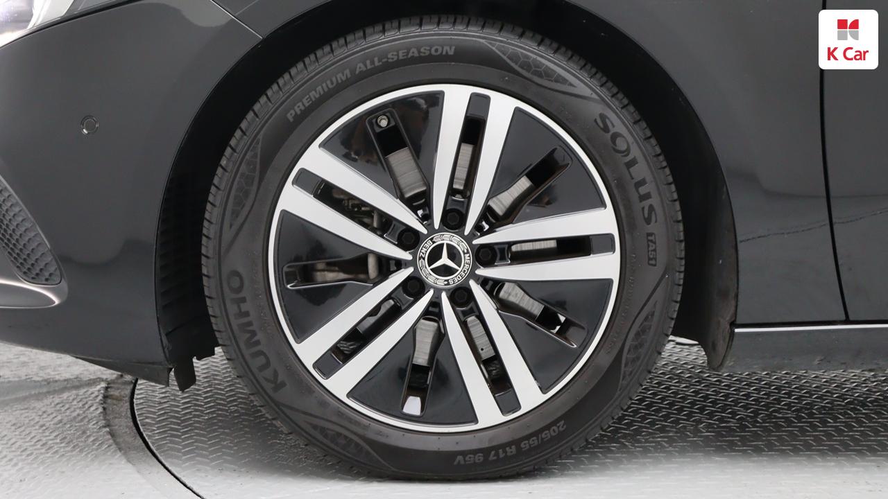 BENZ A-Class (4th Generation) A220