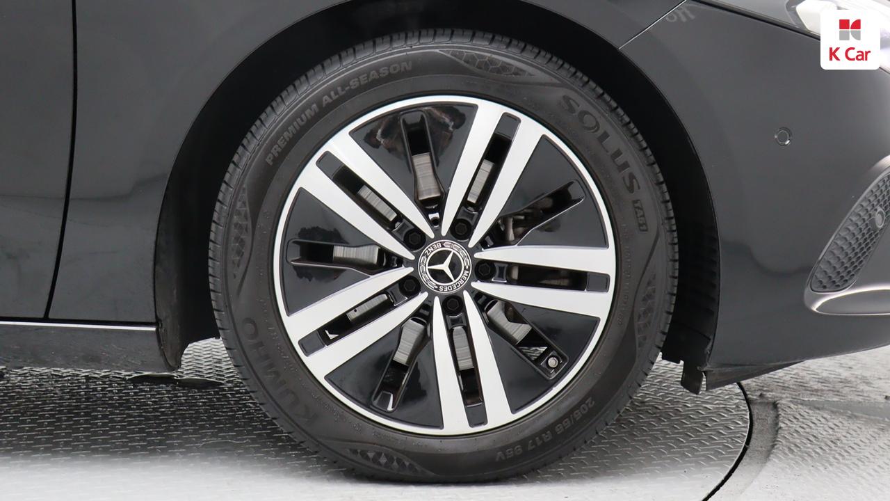 BENZ A-Class (4th Generation) A220