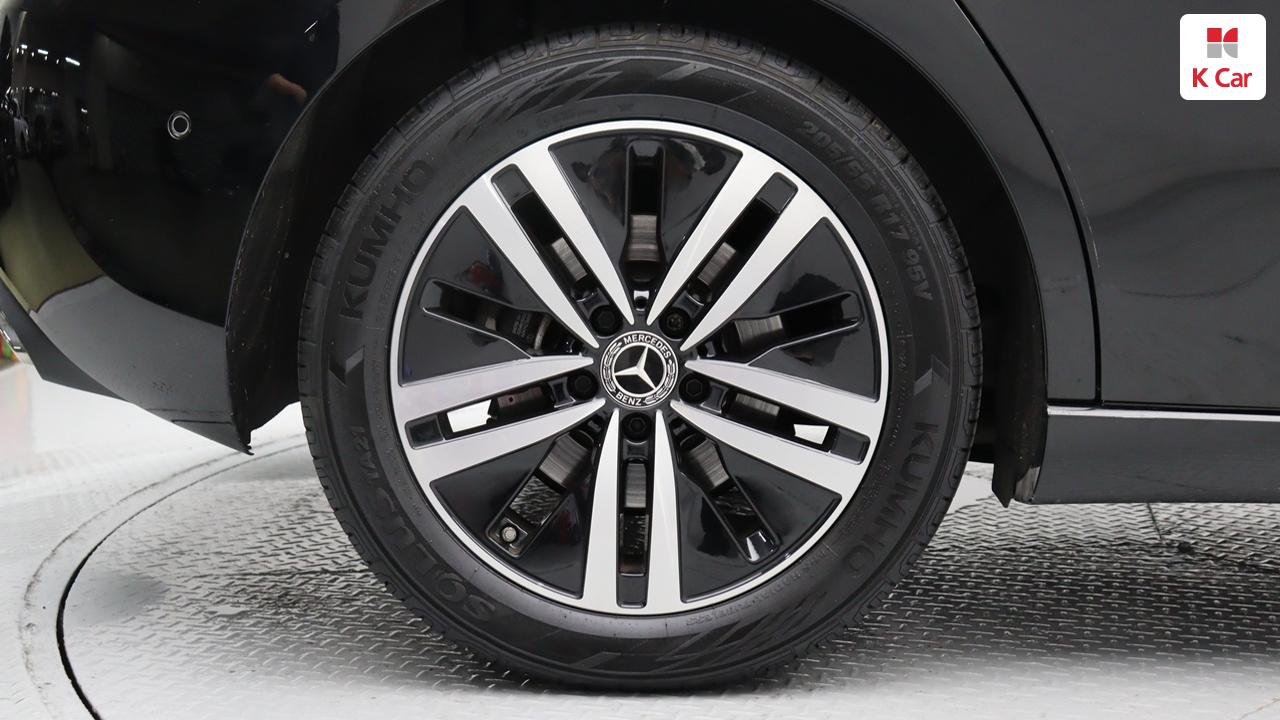 BENZ A-Class (4th Generation) A220