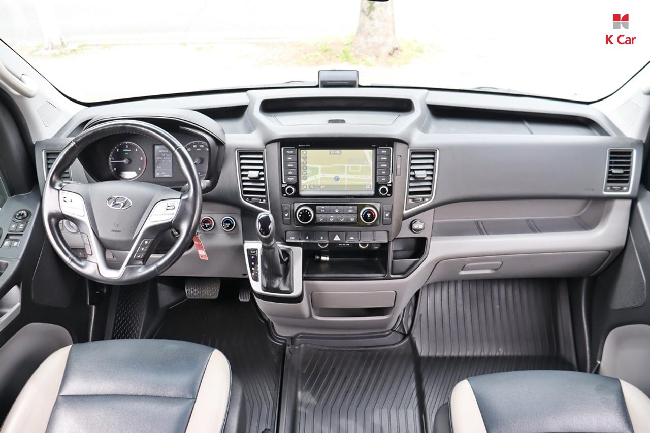 HYUNDAI Solati 15-Seater