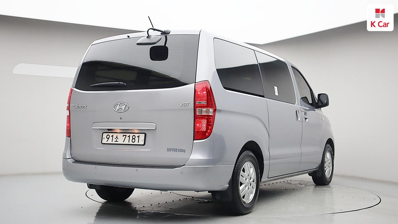 HYUNDAI The New Grand Starex 3-Seater Diesel Van