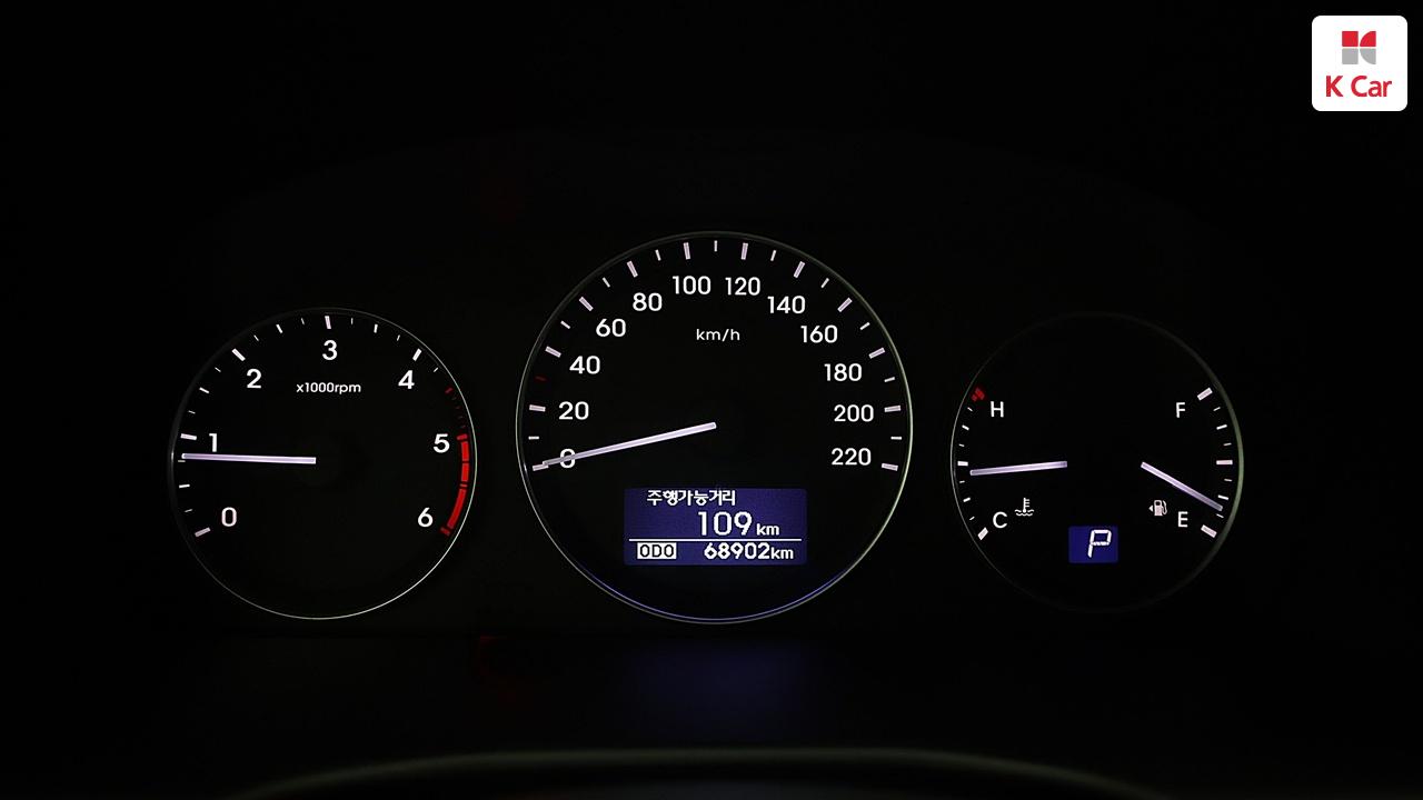 HYUNDAI The New Grand Starex 3-Seater Diesel Van