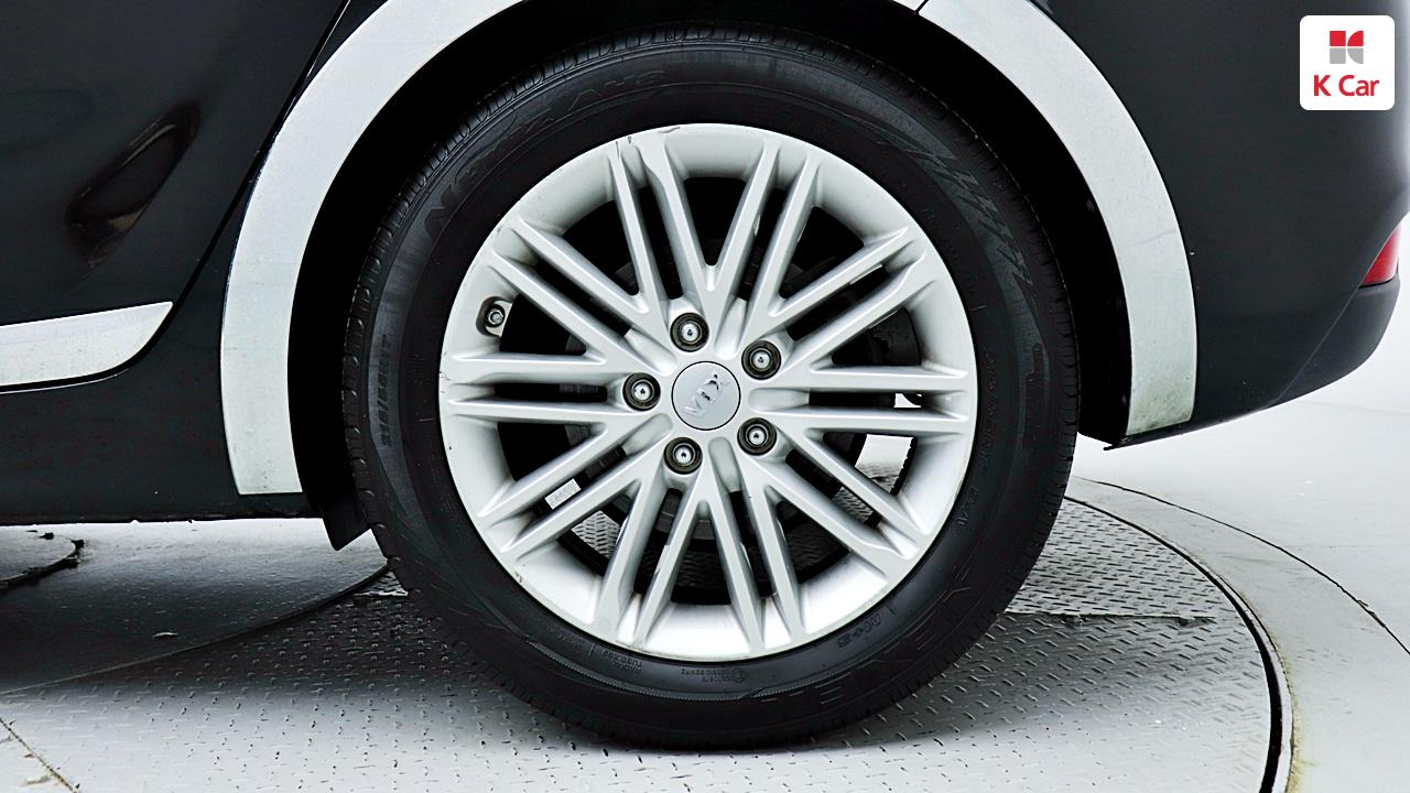 KIA The New Carens 2.0 LPi 7-Seater