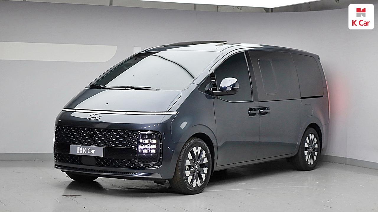 HYUNDAI Staria 3.5 LPG Lounge 9-Seater