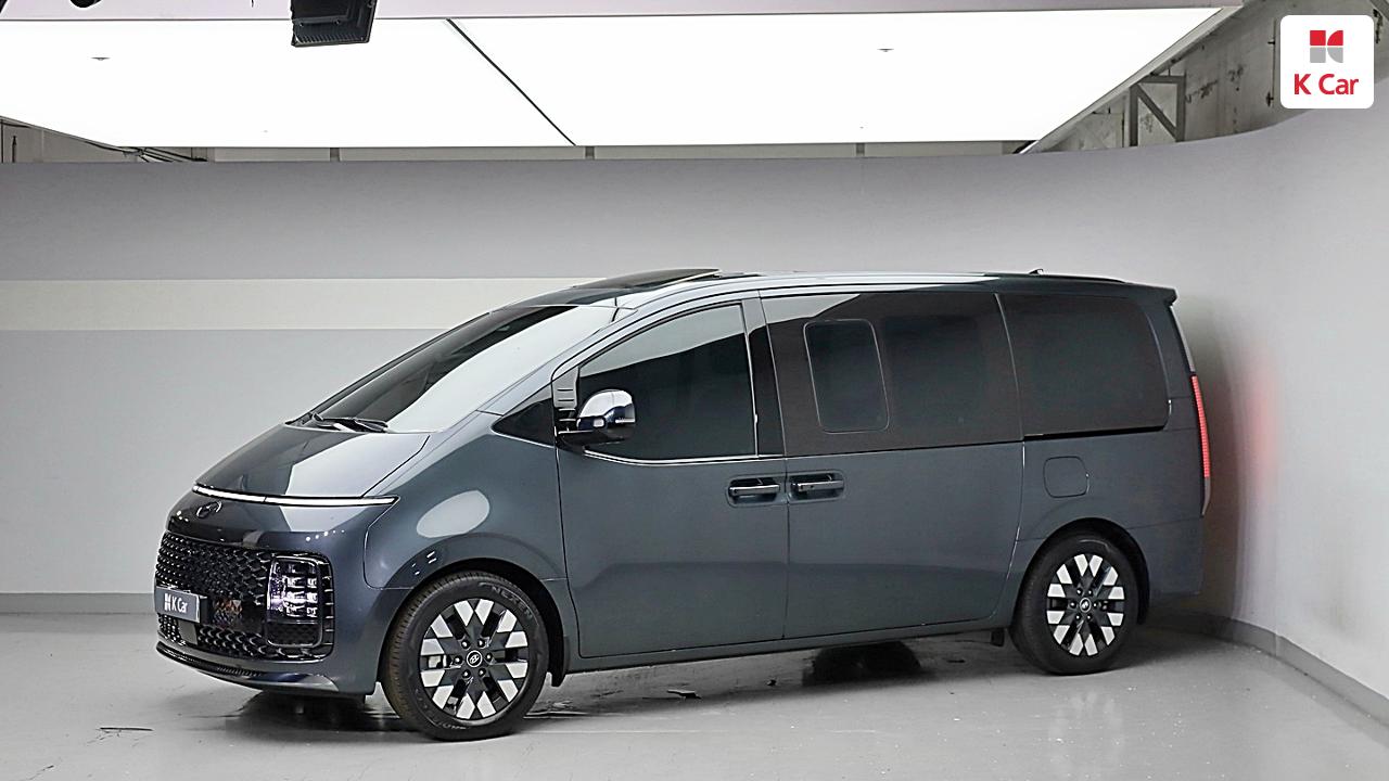 HYUNDAI Staria 3.5 LPG Lounge 9-Seater