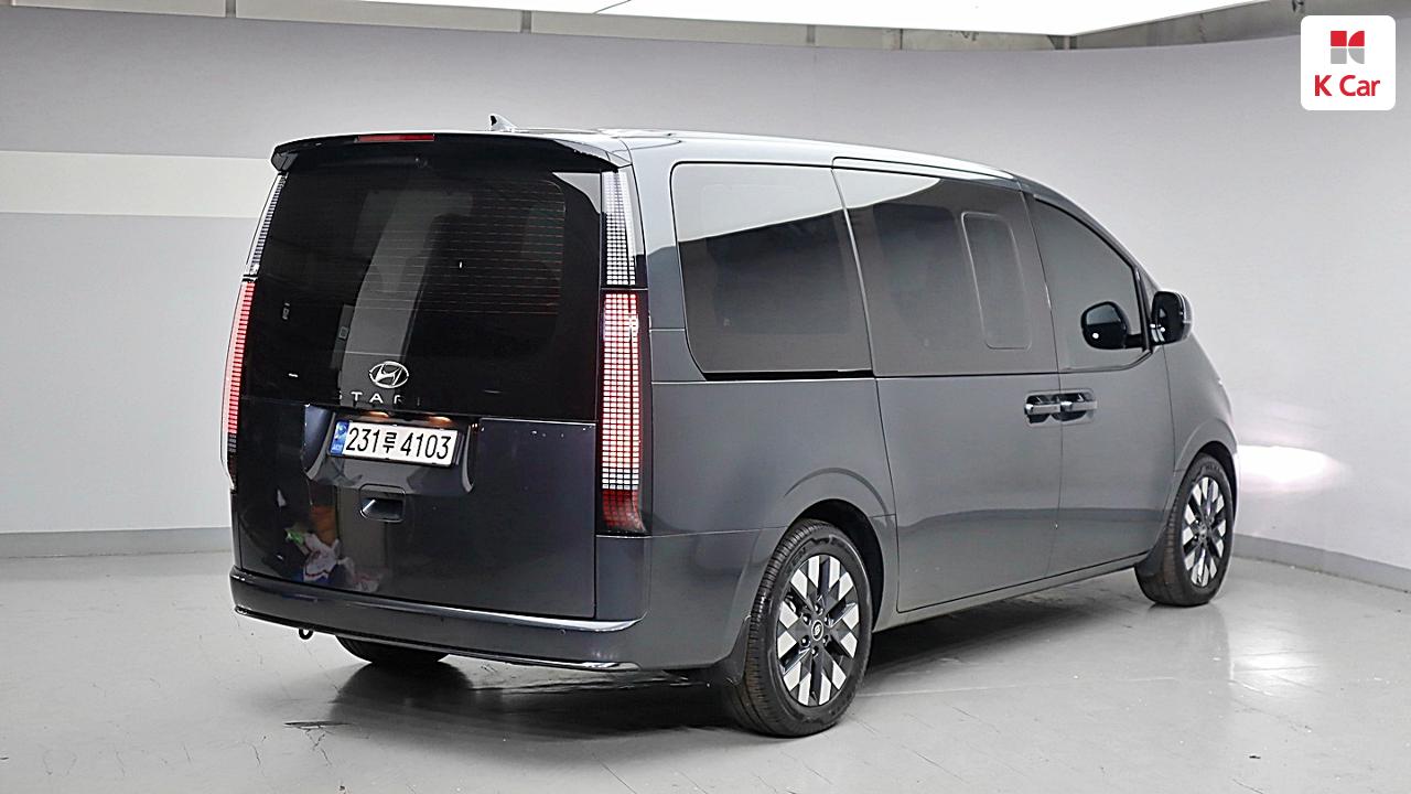 HYUNDAI Staria 3.5 LPG Lounge 9-Seater