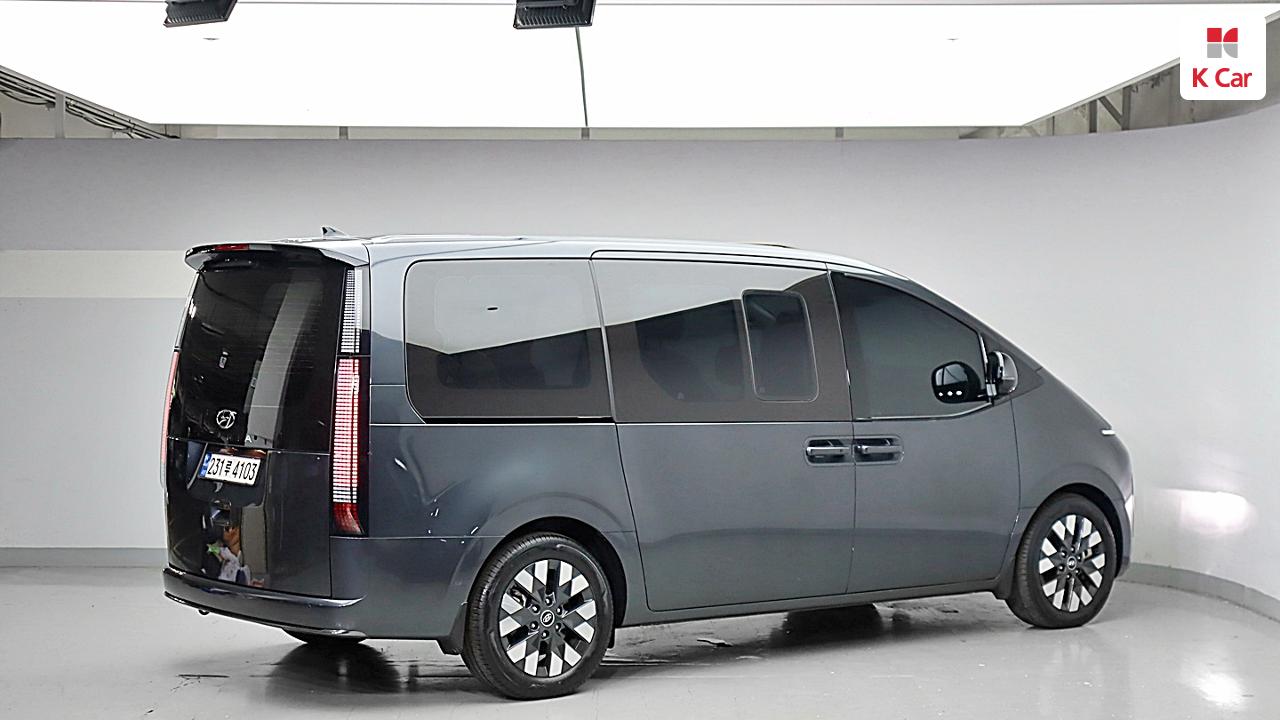HYUNDAI Staria 3.5 LPG Lounge 9-Seater