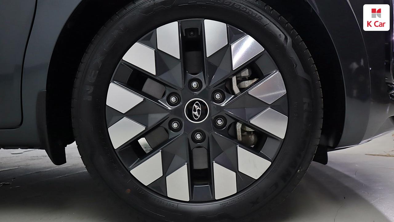 HYUNDAI Staria 3.5 LPG Lounge 9-Seater