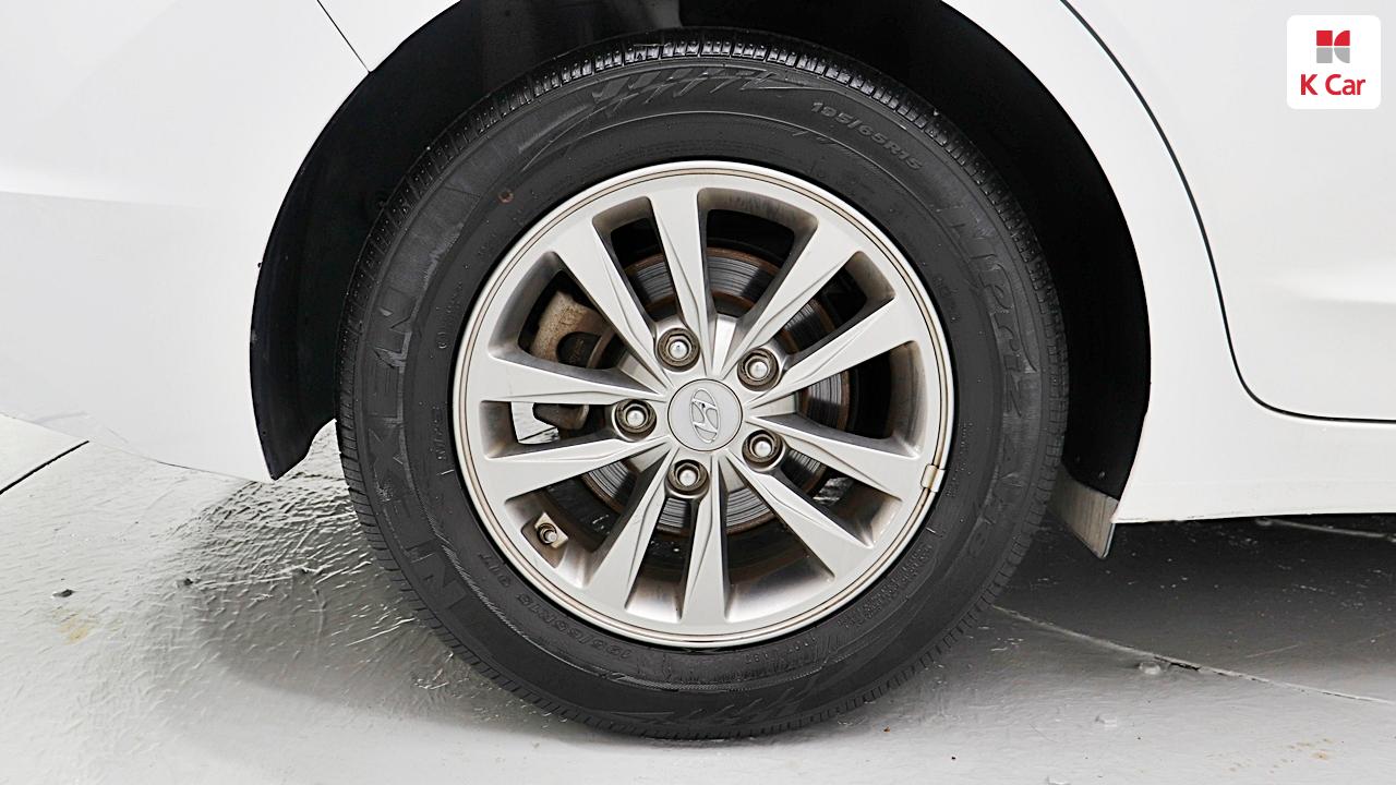 HYUNDAI The New Avante AD 1.6 Gasoline
