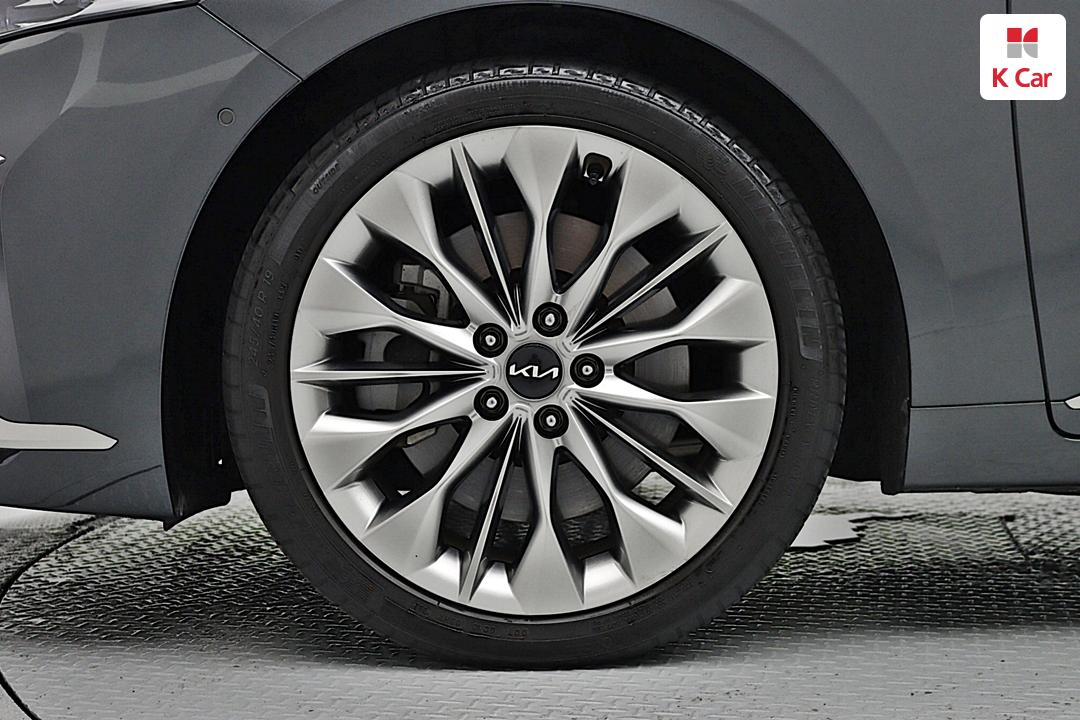 Kia K8 Gasoline 3.5 4WD Platinum 6