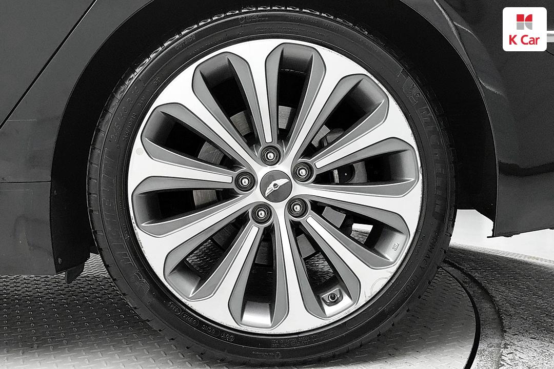 Hyundai Genesis BH330 Premium Base Type 7