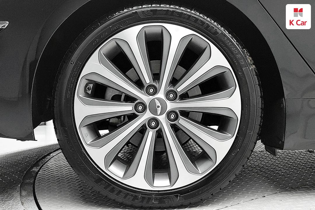 Hyundai Genesis BH330 Premium Base Type 8
