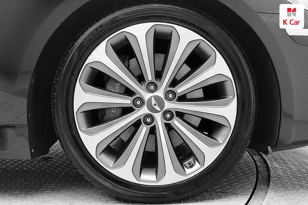 Hyundai Genesis BH330 Premium Base Type 9