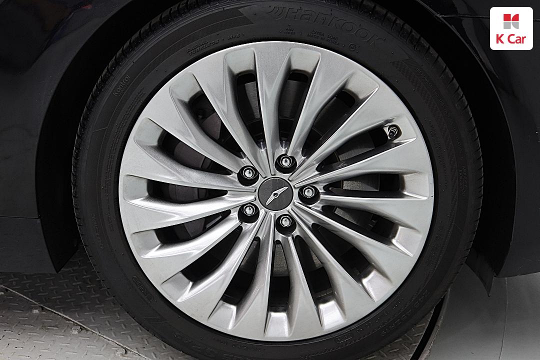 Genesis EQ900 3.8 GDI AWD Premium Luxury 8