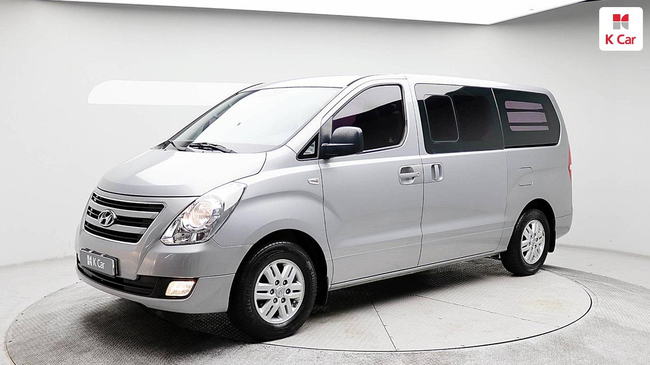 HYUNDAI Grand Starex 5-Seater Diesel Van